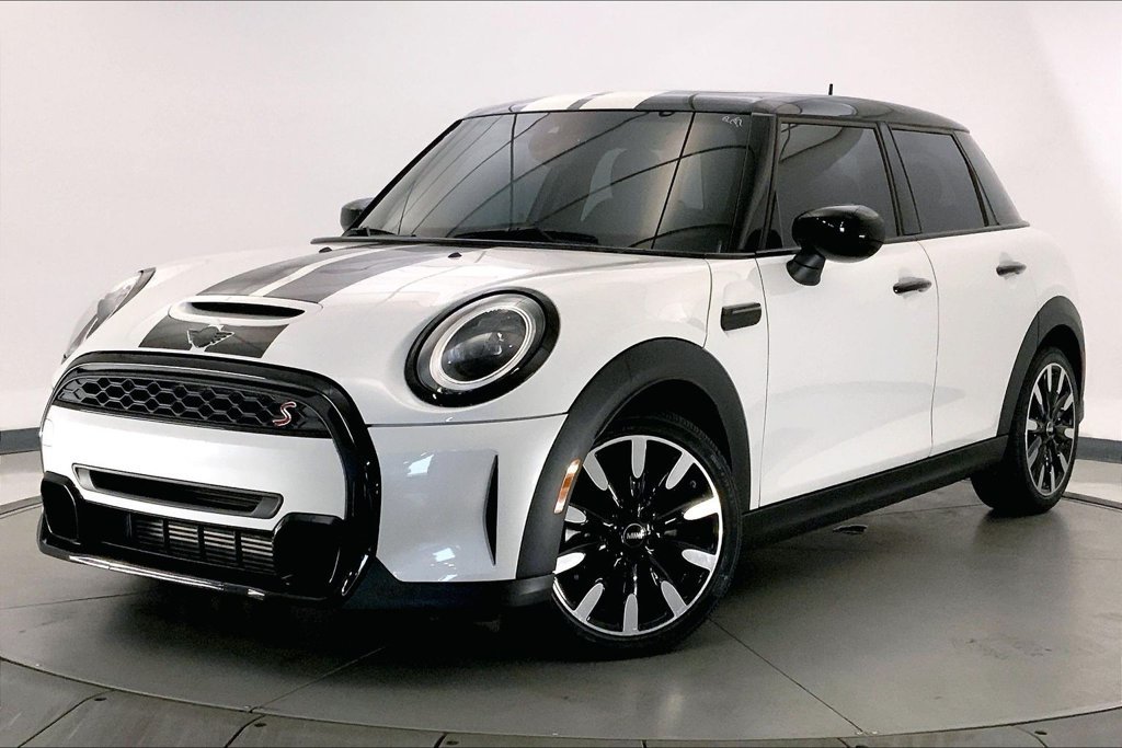 Used 2024 White Metallic MINI  image 11