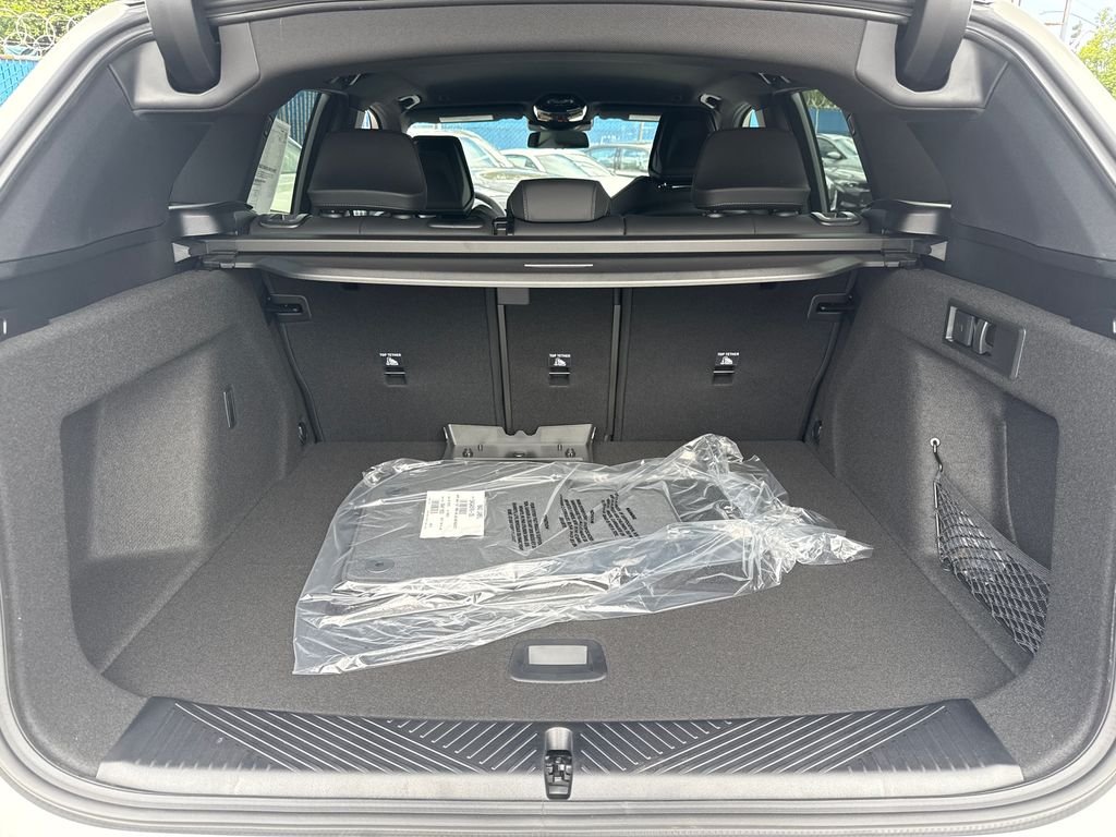 New 2026 Alpine White BMW 30 xDrive image 11