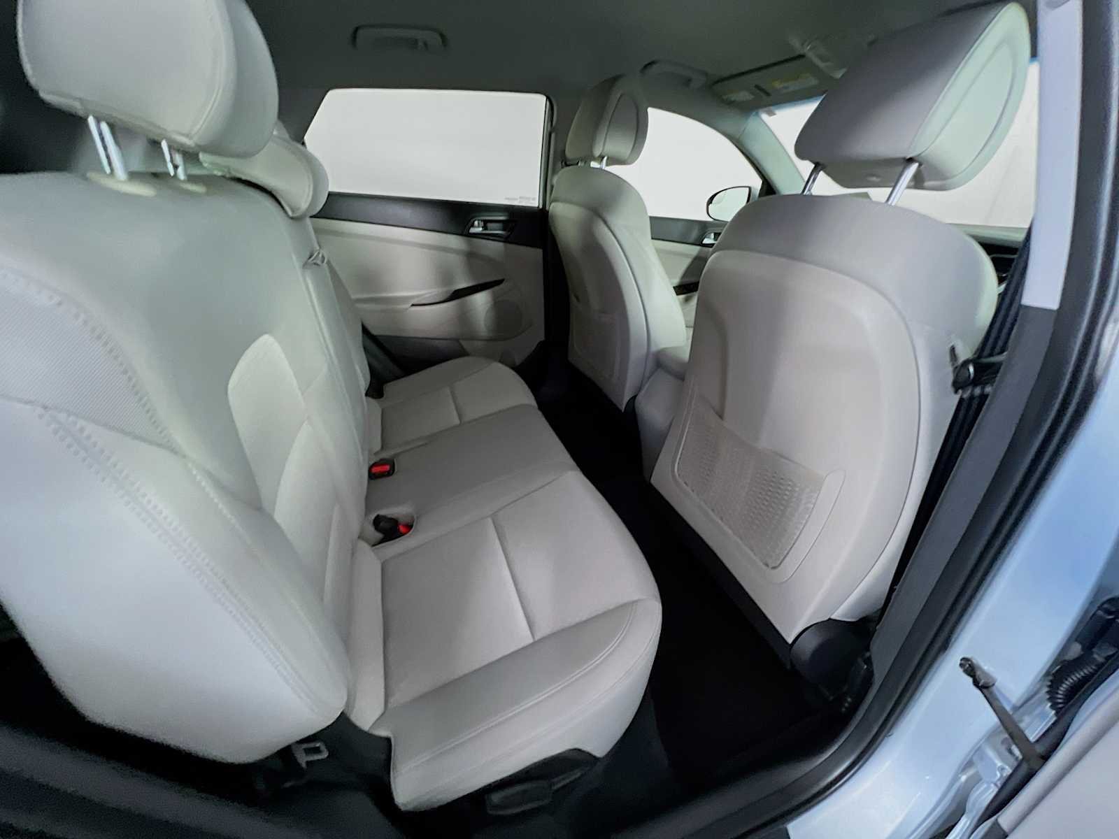 Used 2017 Molten Silver Hyundai SE image 25
