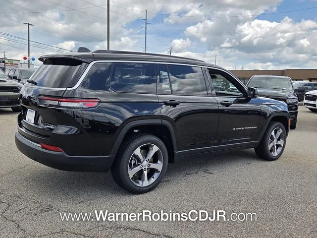 New 2026 Diamond Black Crystal Pearl-Coat Exterior Paint Jeep Limited image 15