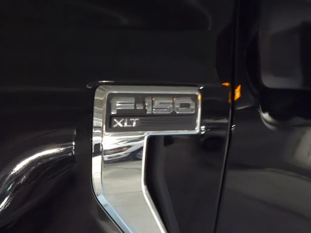 New 2025 Agate Black Metallic Ford XLT image 6