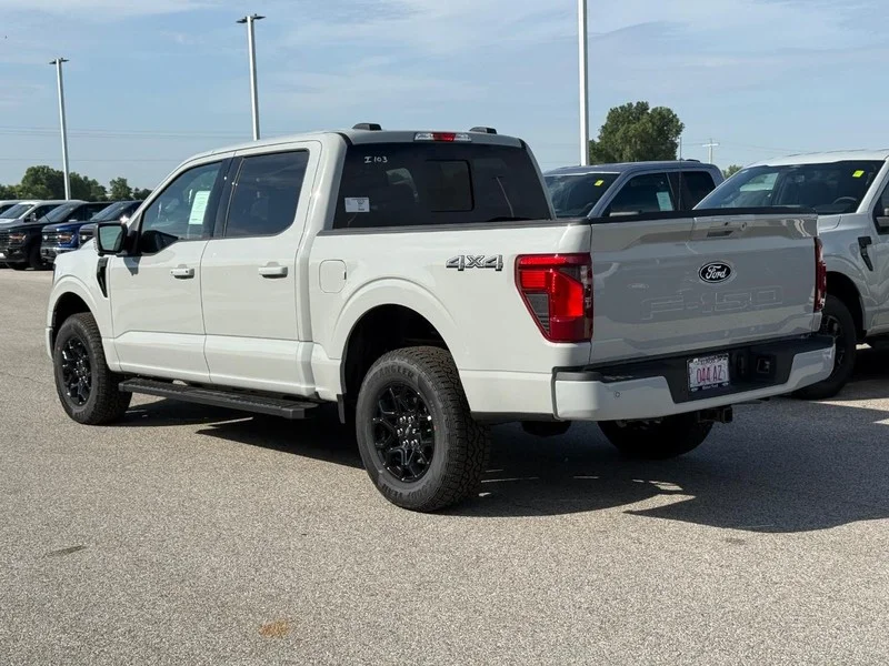 New 2026 Avalanche Ford XLT 4WD SuperCrew 5.5