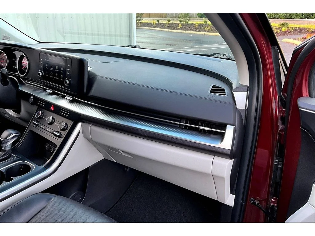 Used 2024 Flare Red Kia LX image 16