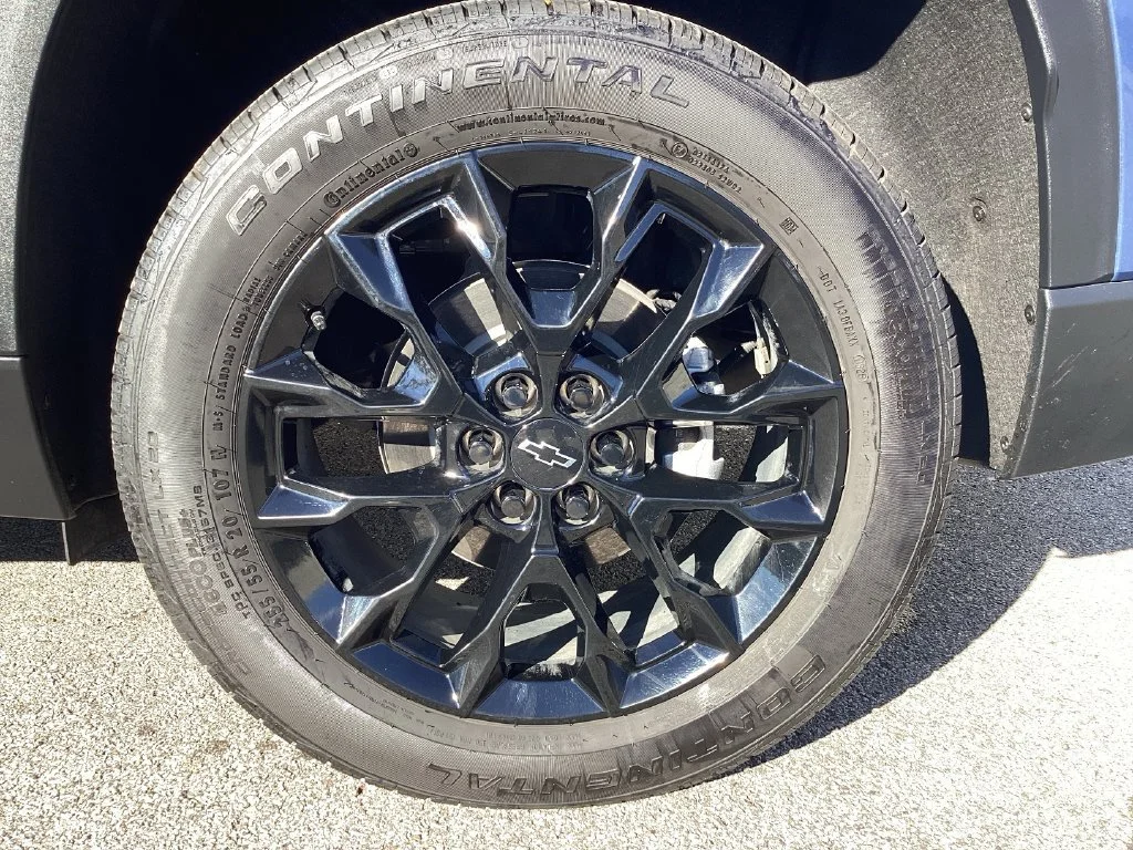 Used 2026 Lakeshore Blue Metallic Chevrolet LT image 30