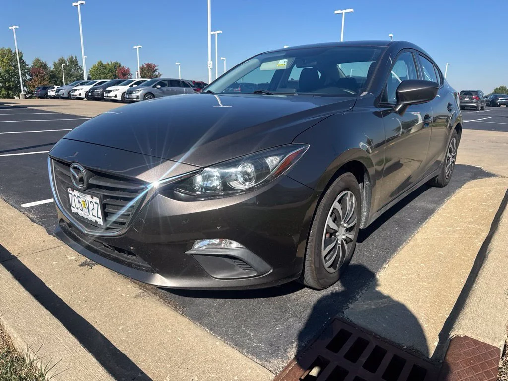 Used 2016 Silver Mazda i Sport image 2