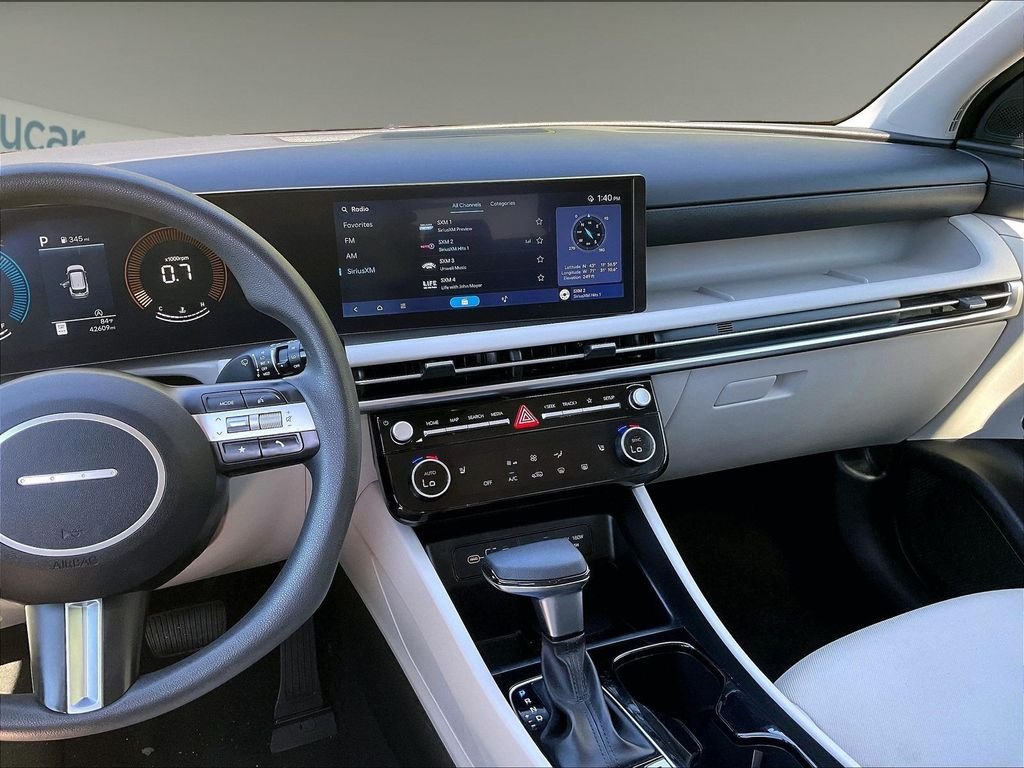 Used 2025 Green Hyundai SEL image 18