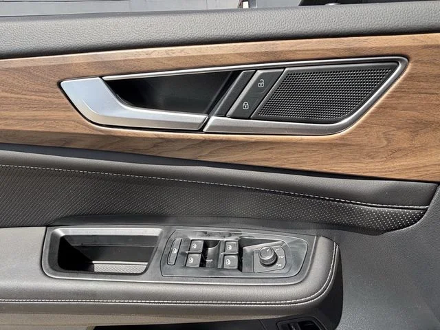 New 2026 Silver Volkswagen 2.0T SE w/Technology image 18