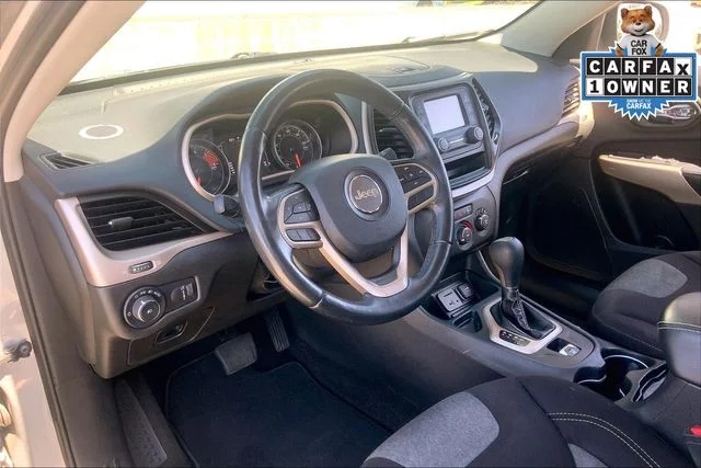 Used 2018 Billet Silver Metallic Jeep Latitude image 12