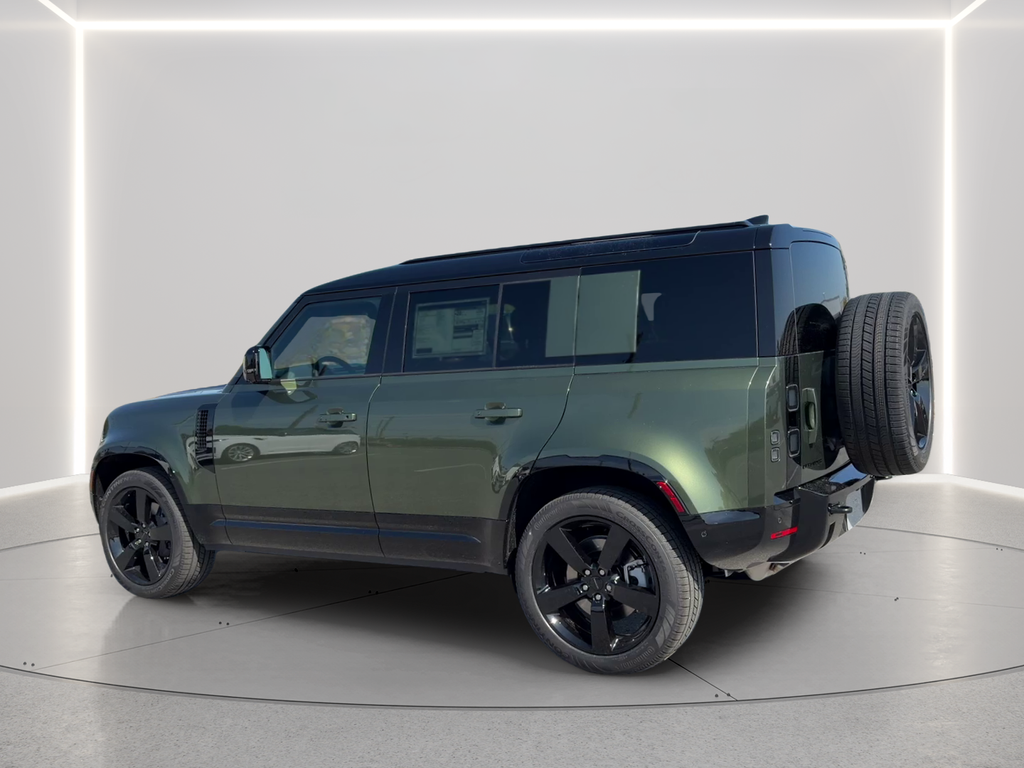 New 2026 Woolstone Green Land Rover X-Dynamic SE image 2