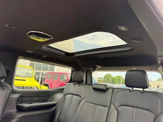 New 2026 Steel Blue Exterior Paint Jeep Limited Reserve image 10