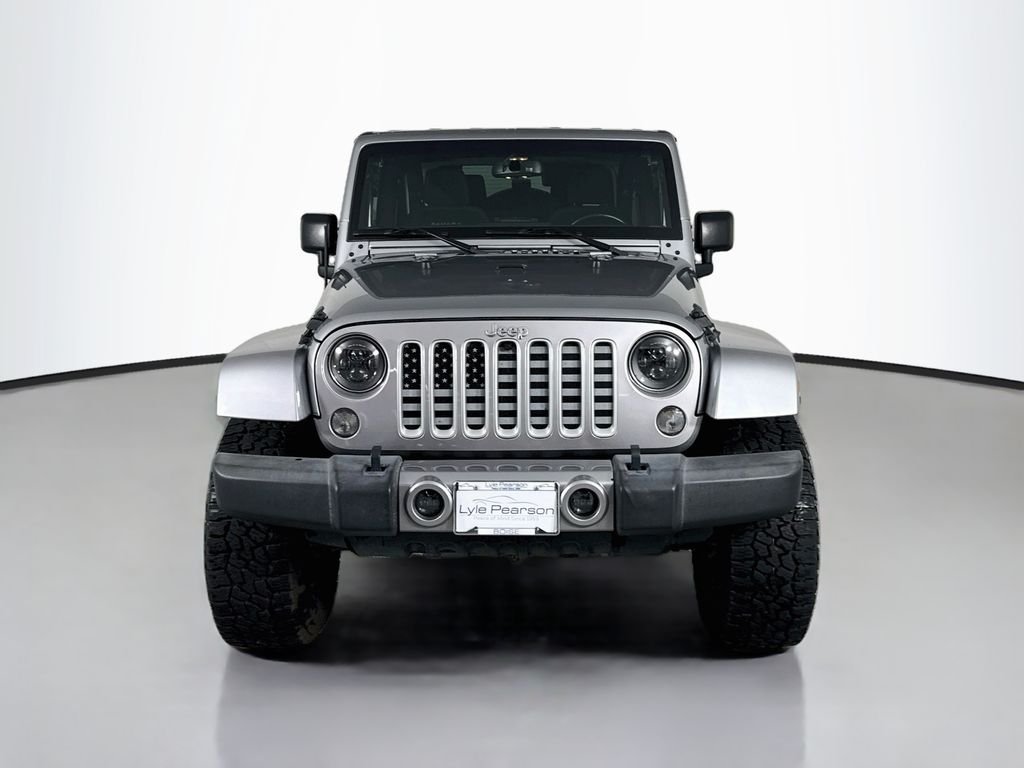 Used 2016 Silver Jeep Sahara image 6