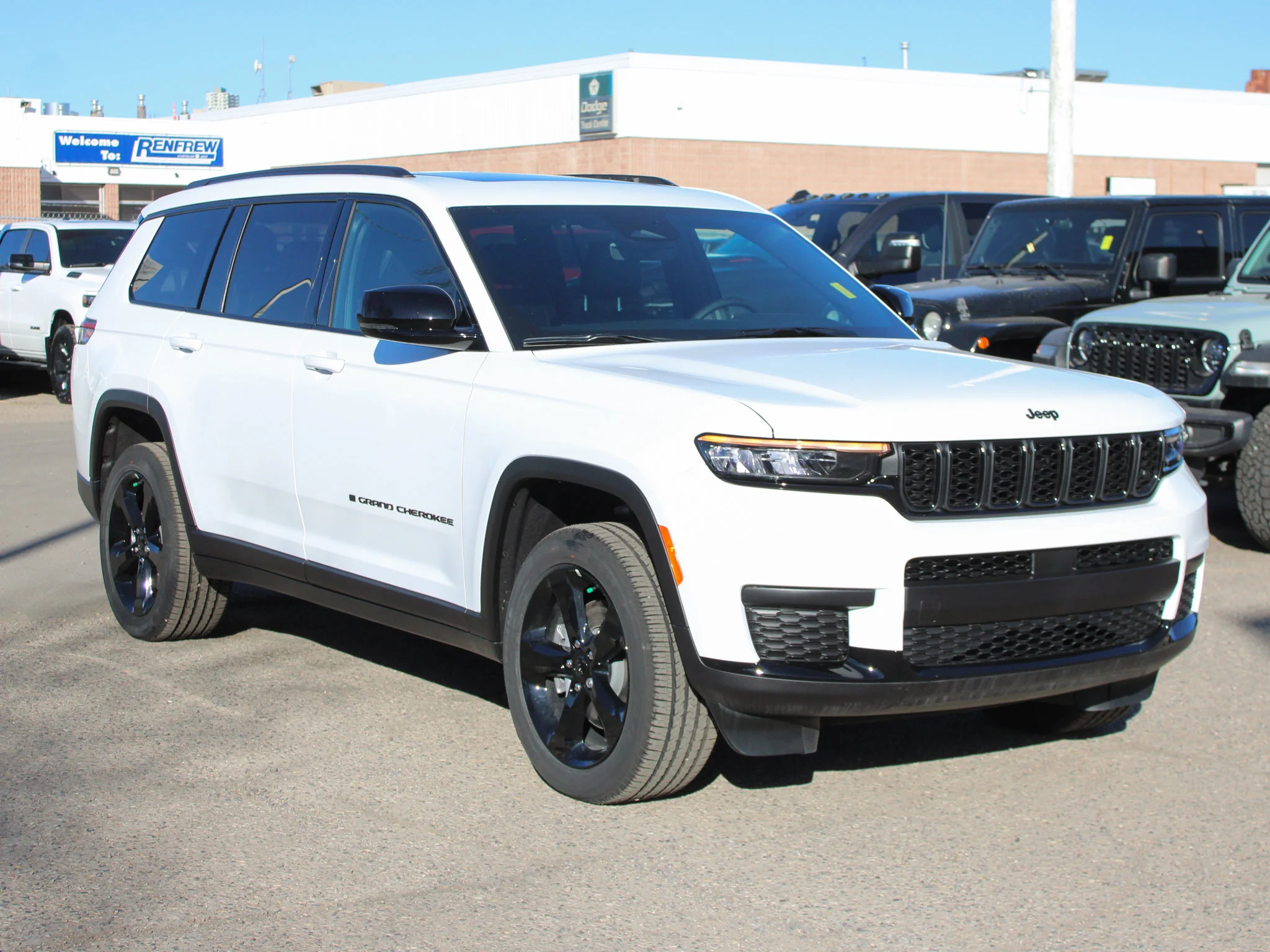 Certified Used 2025 White Jeep Altitude * V6 | Heated Leather Seats | Sunroof | Adaptive Cruise | Remote Start | Backup Camera image 9