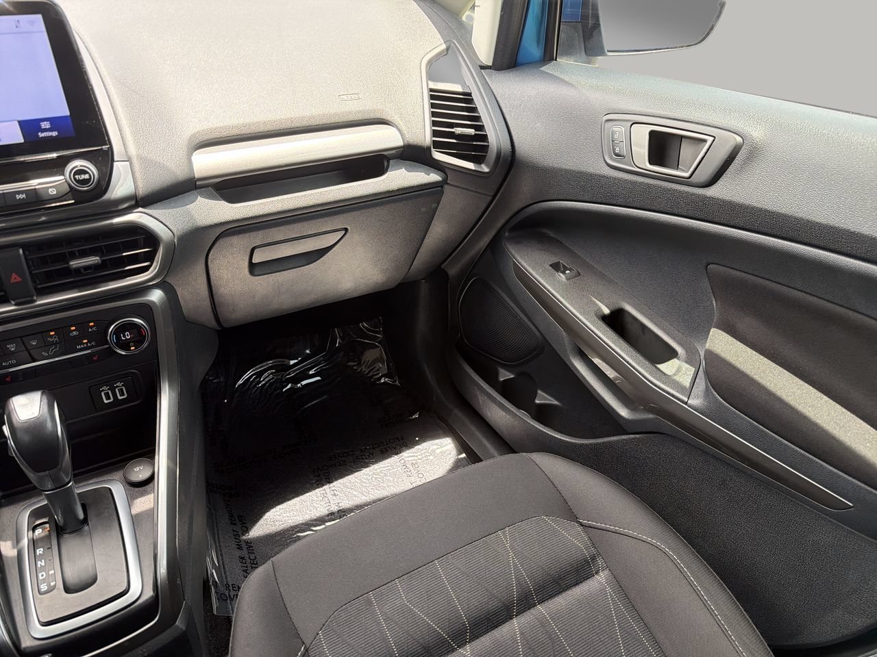 Used 2020 Blue Candy Ford SE image 15
