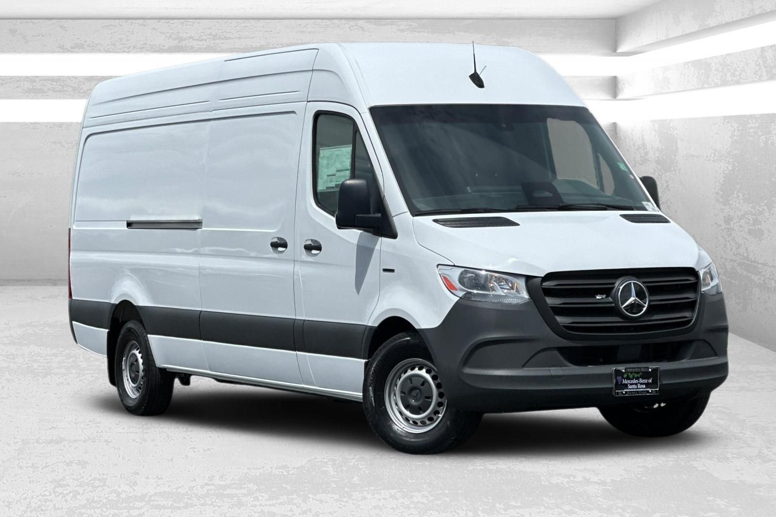 2025 Mercedes-Benz eSprinter 2500 170 WB High Roof's photo