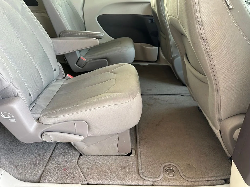 Used 2017 White Chrysler Touring image 34