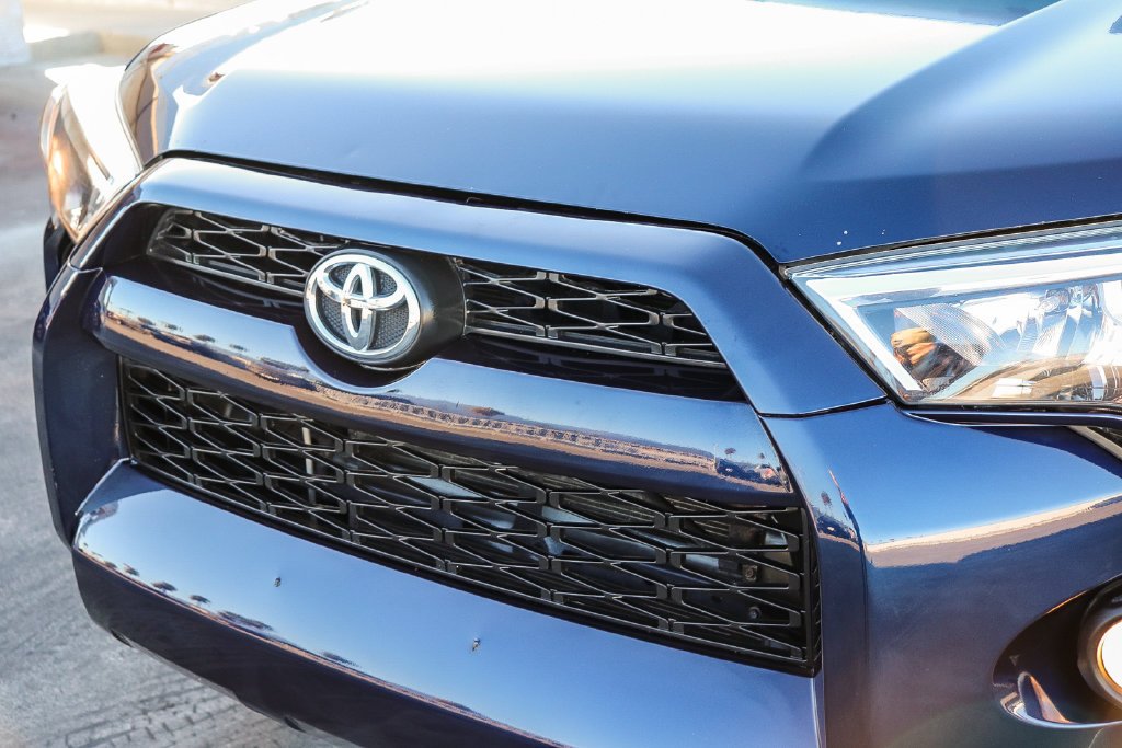 Used 2019 Nautical Blue Metallic Toyota SR5 Premium image 6
