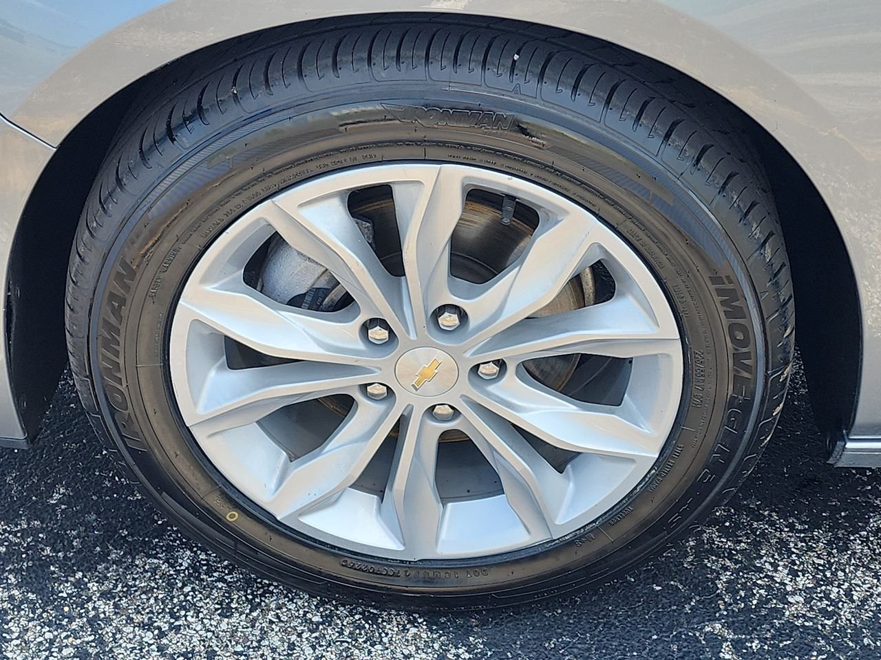 Used 2024 Gray Chevrolet LT image 10