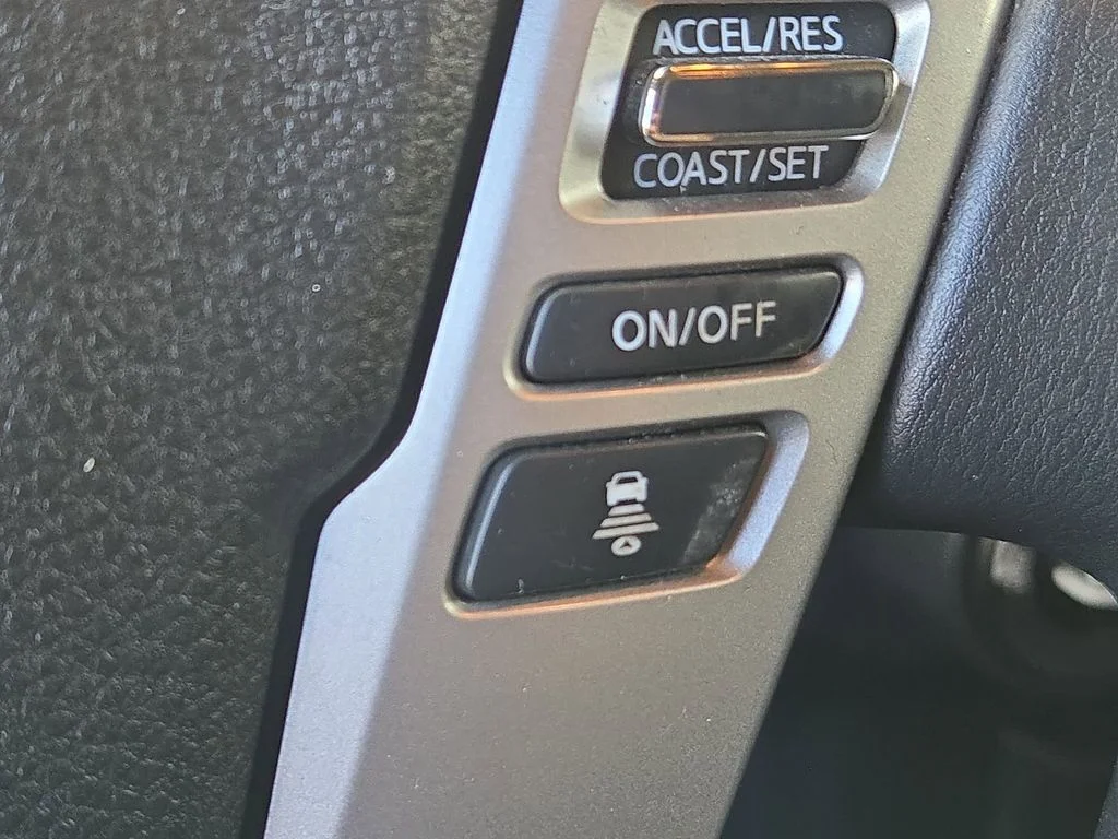 Used 2022 Glacier White Nissan SV image 28
