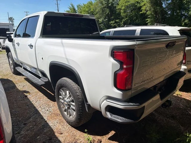 Used 2024 White Chevrolet High Country image 10