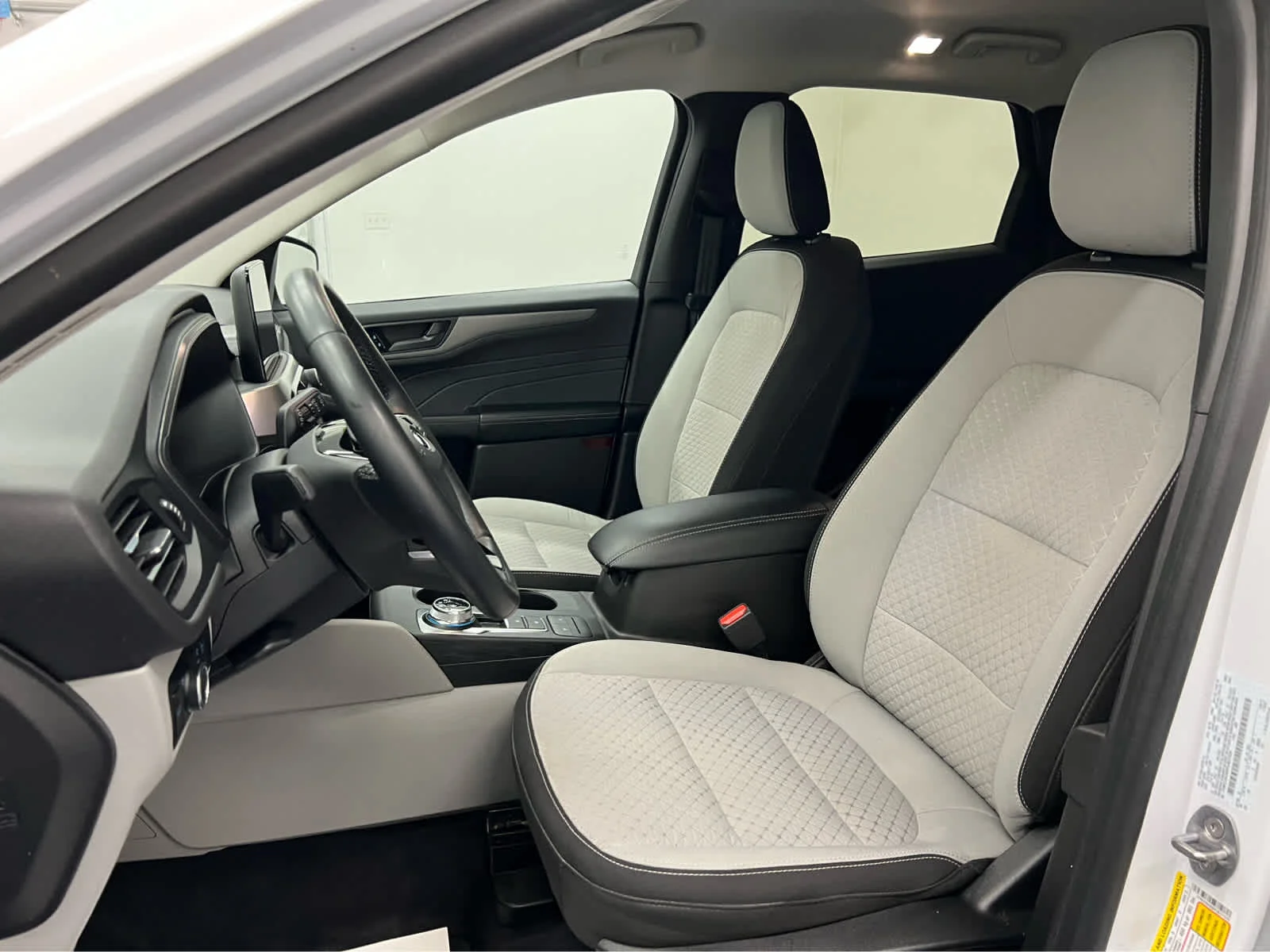 Used 2023 Oxford White Ford Active image 5