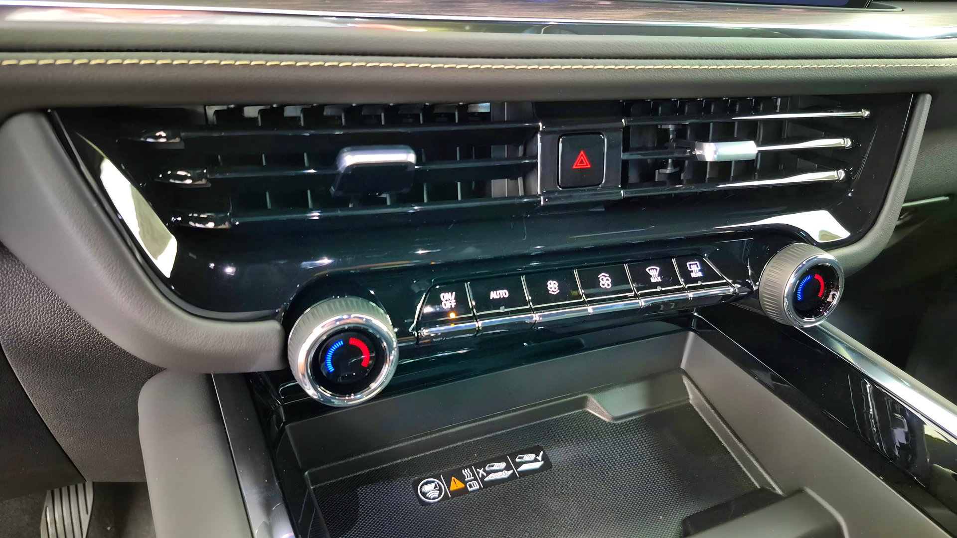 2026 Chevrolet Suburban Premier - Photo 17