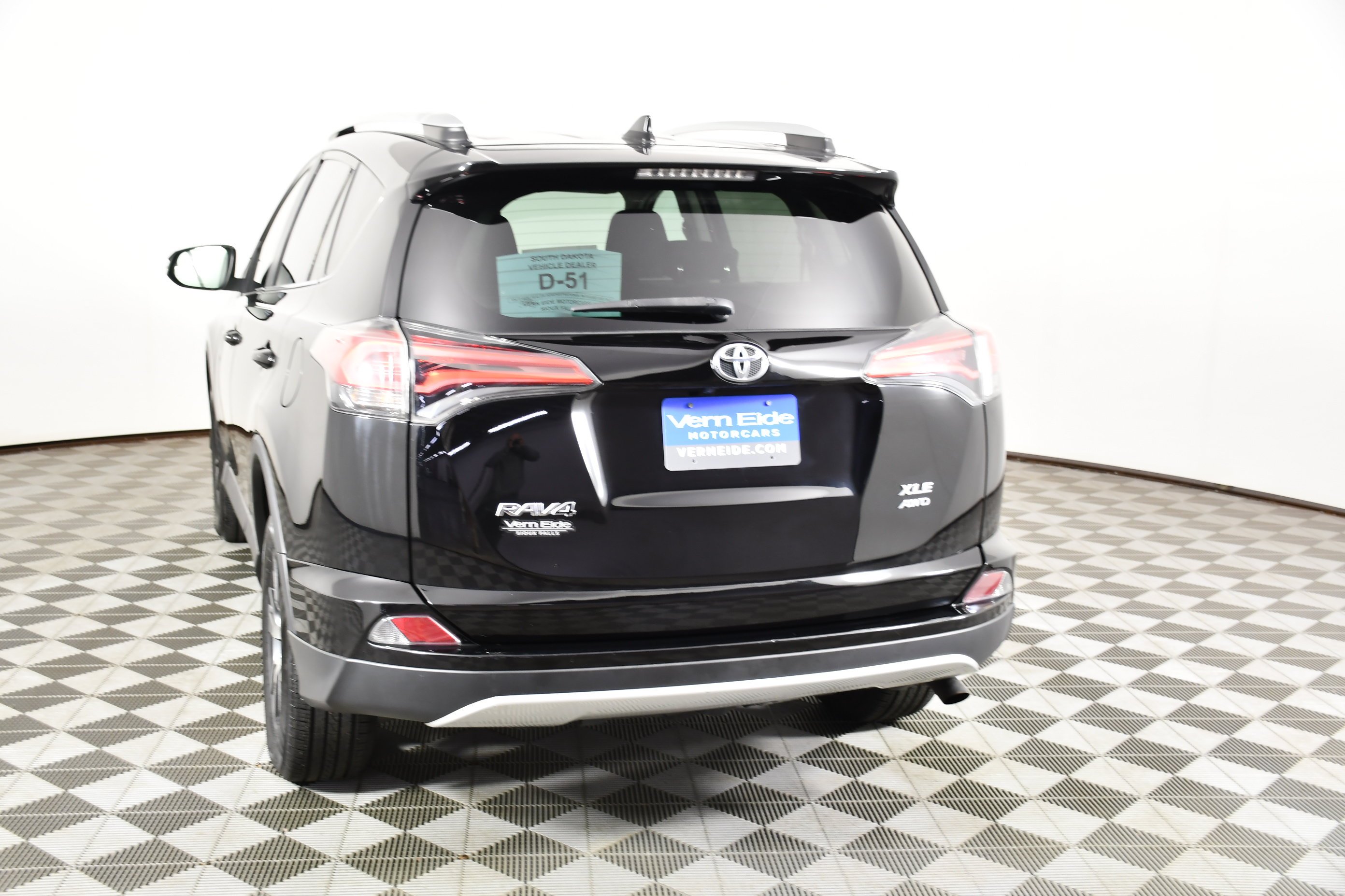 Used 2016 Black Toyota XLE image 7