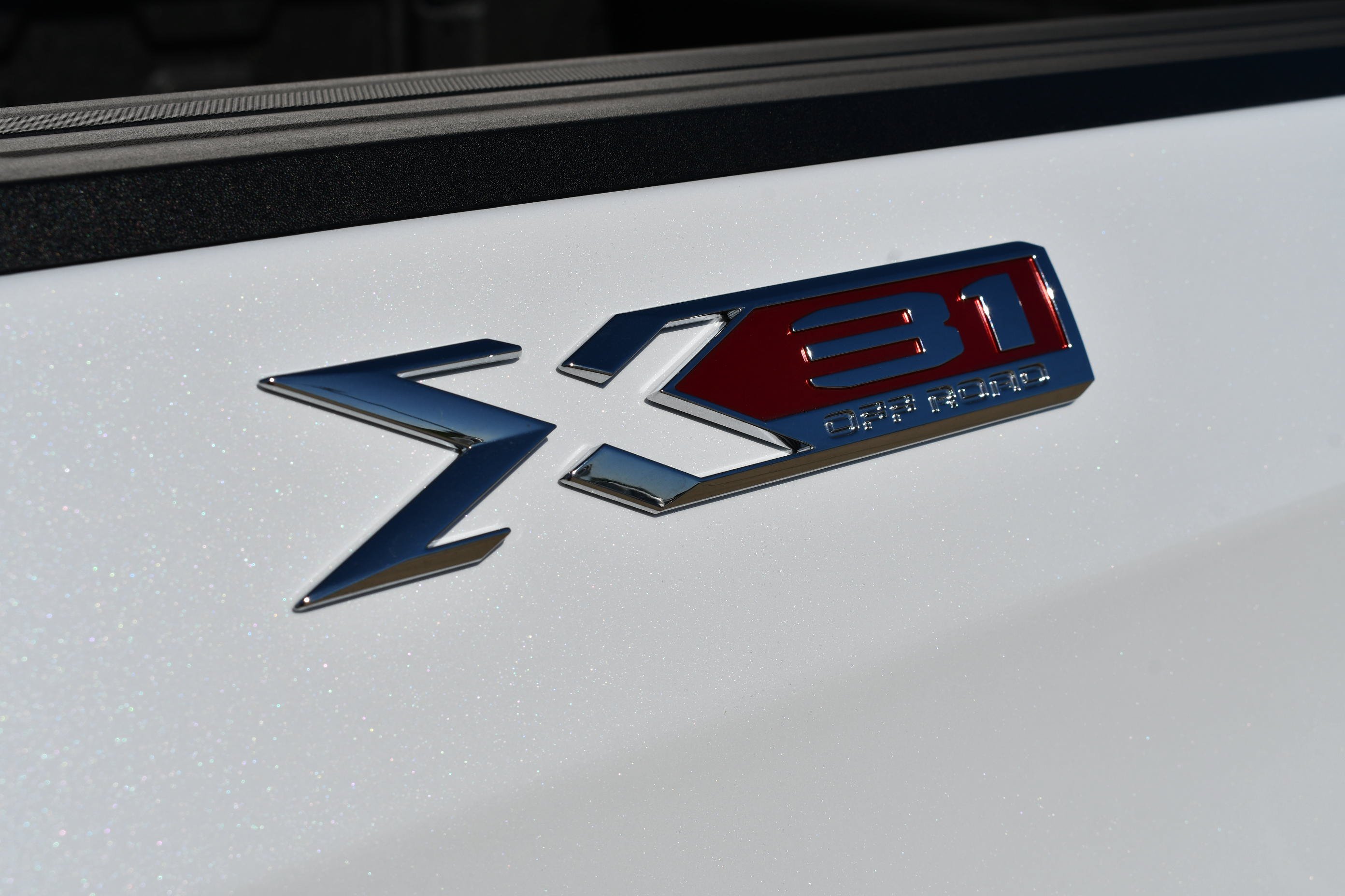 New 2026 Glacier White Tricoat GMC SLT image 11