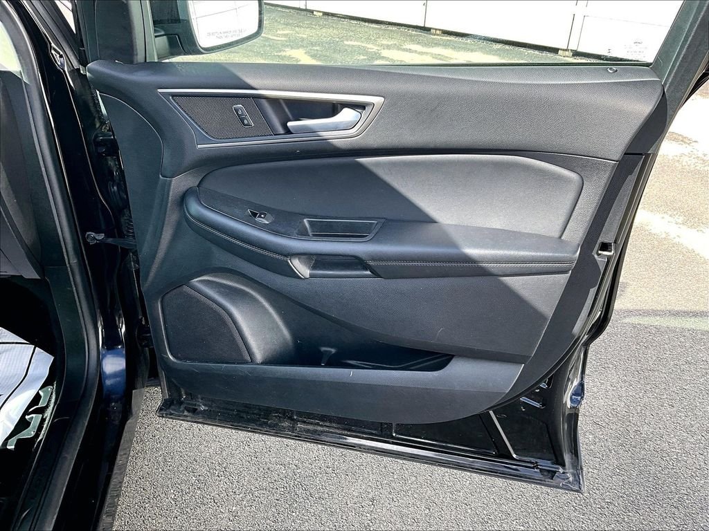 Used 2022 Black Metallic Ford SEL image 12