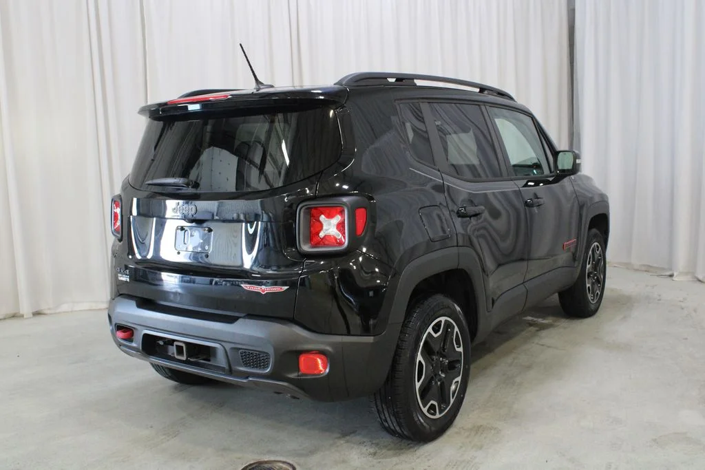 Used 2016 Black Jeep Trailhawk image 24
