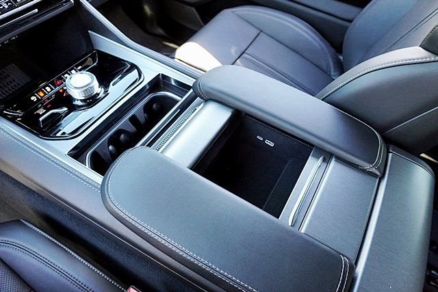 New 2026 Bright White Clear-Coat Exterior Paint Jeep Limited Altitude image 38