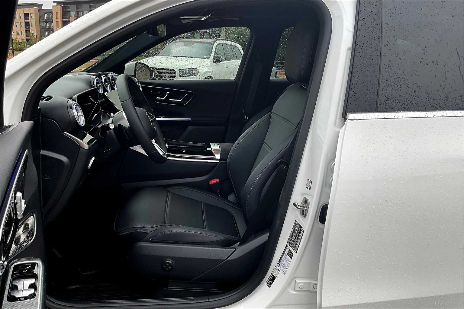 New 2026 Polar White Mercedes-Benz GLC 300 image 9