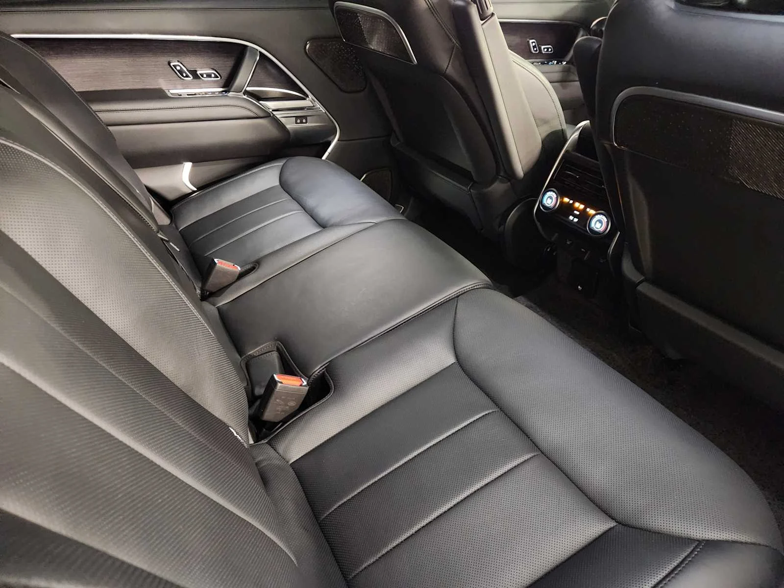 Used 2025 Santorini Black Metallic Land Rover Autobiography image 55