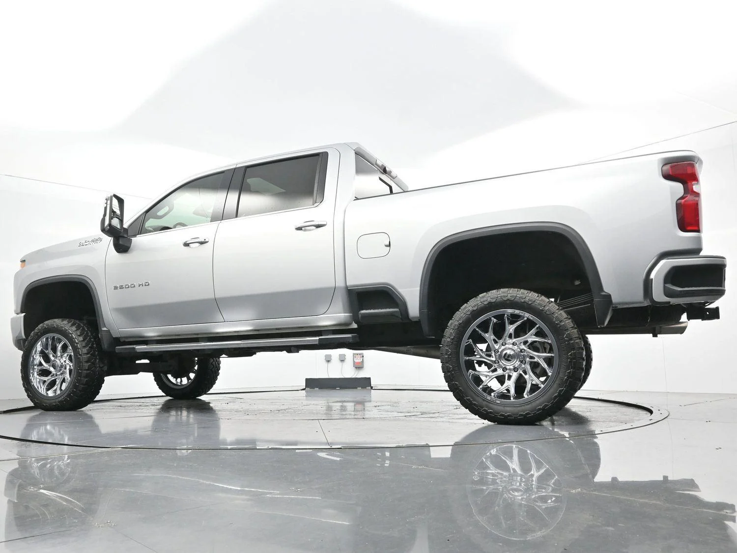 Used 2020 Silver Ice Metallic Chevrolet High Country image 50