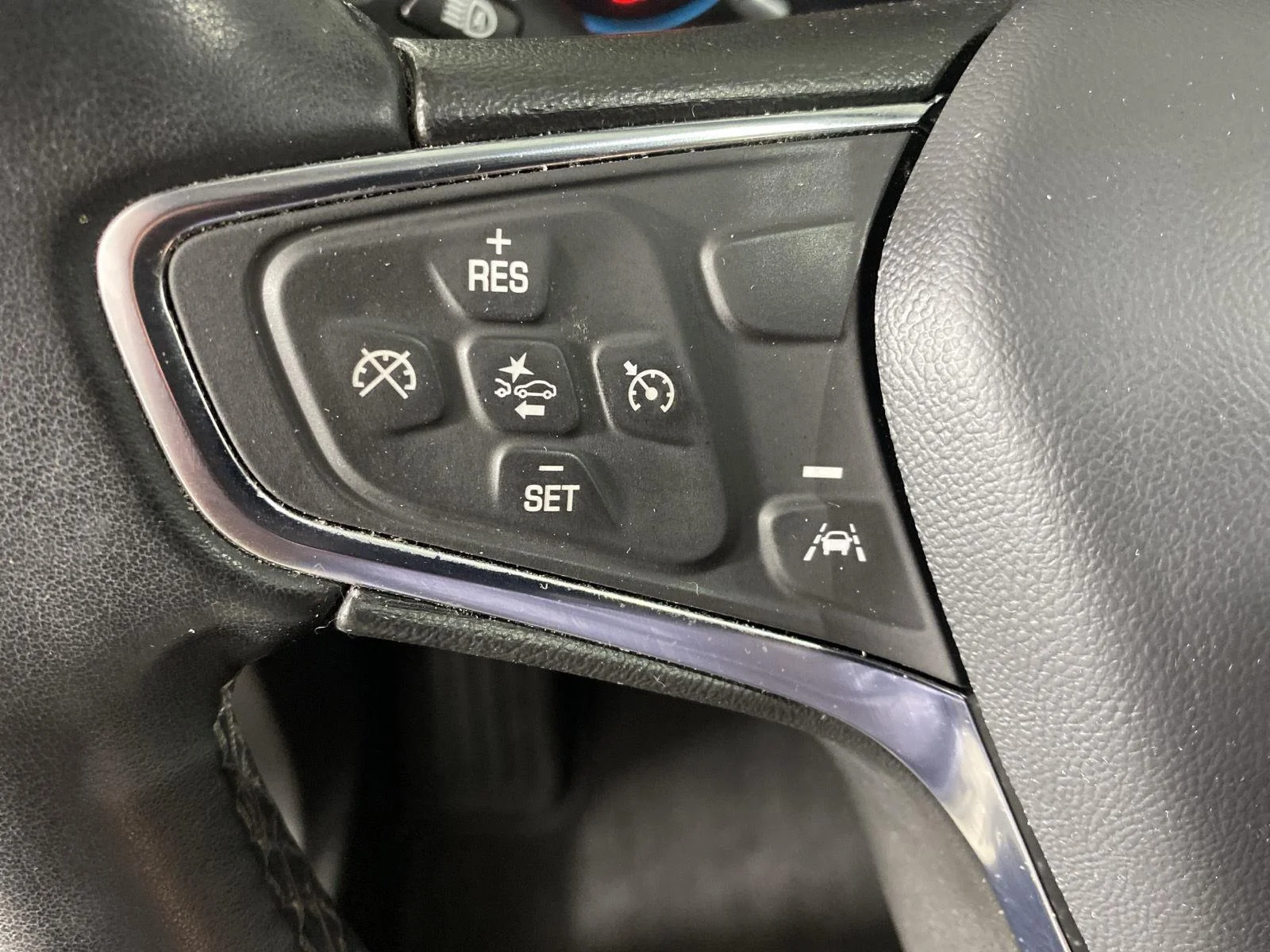 Used 2024 Lakeshore Blue Metallic Chevrolet LT image 13