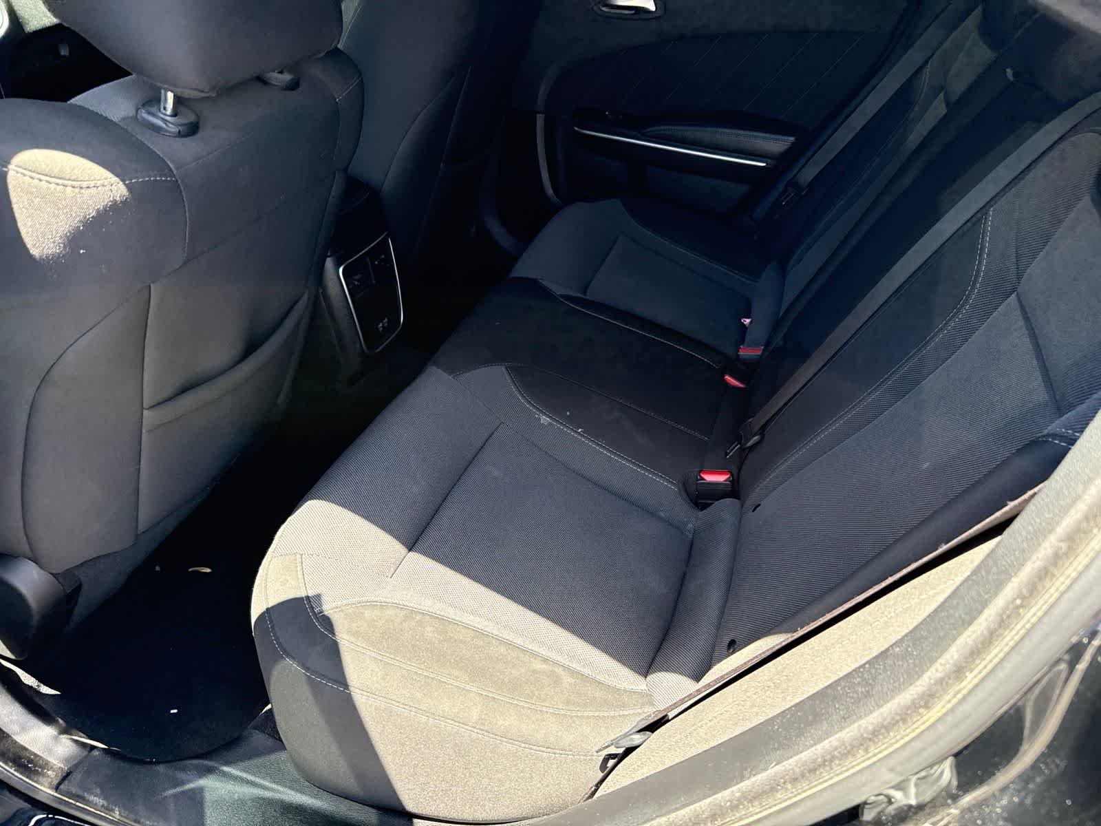 Used 2022 Pitch Black Clearcoat Dodge SXT image 10