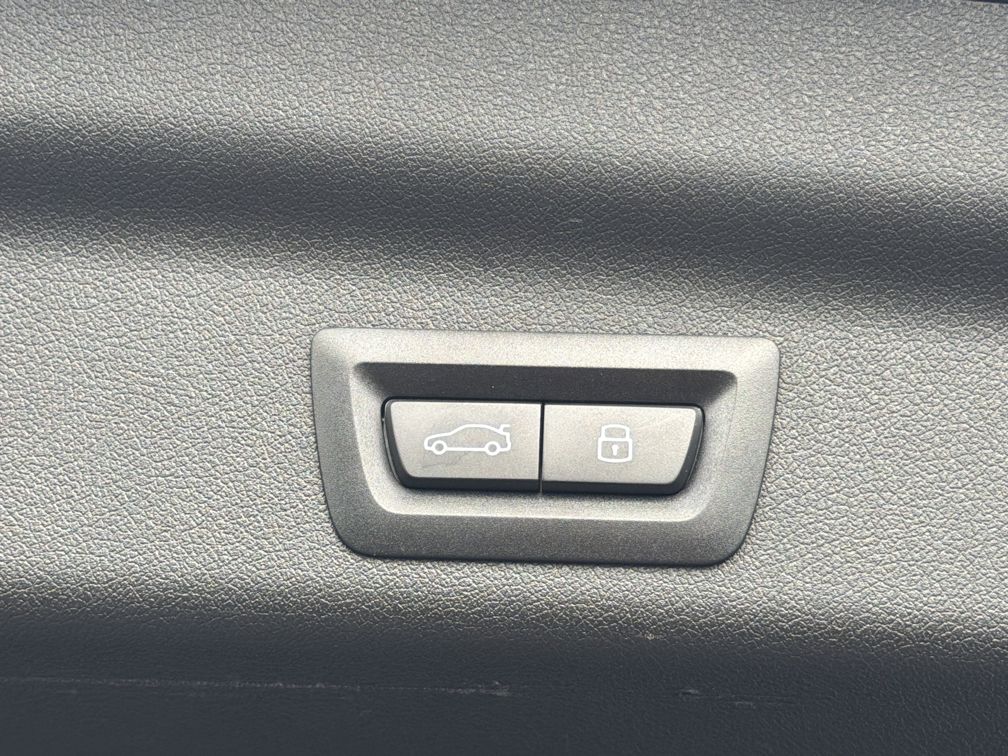 2025 BMW X1 28i - Photo 28