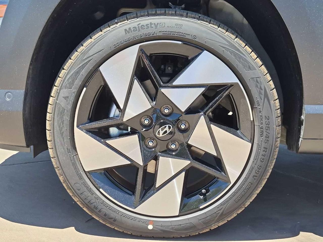 New 2026 Cyber Gray Metallic Hyundai Limited AWD image 13