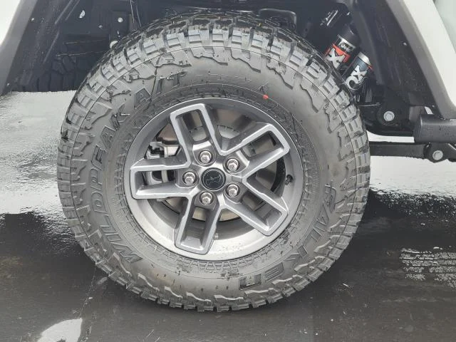 New 2027 Bright White Clear-Coat Paint Jeep Mojave image 29