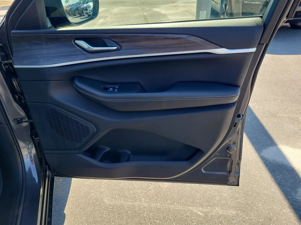 New 2026 Baltic Gray Metallic Clearcoat Jeep Altitude image 35