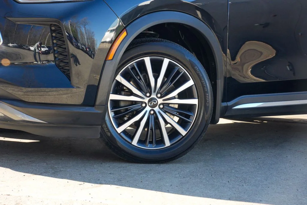 Used 2023 Black INFINITI Sensory image 9