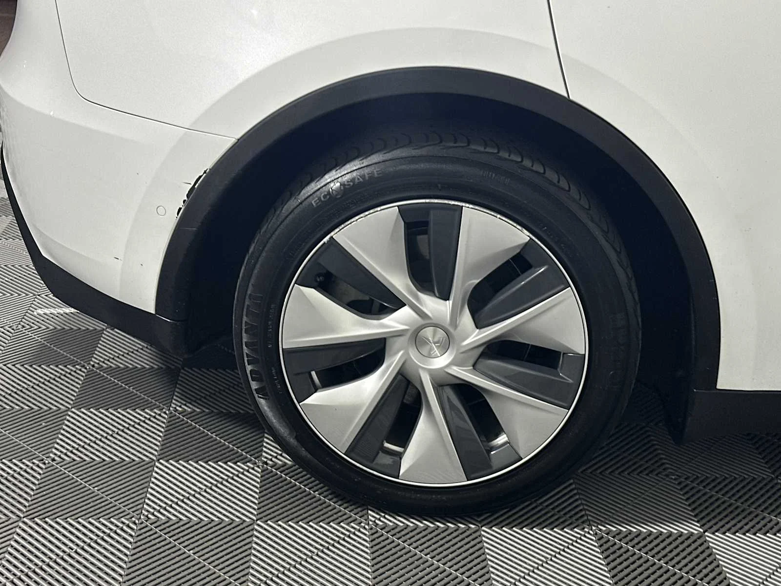 Used 2021 Pearl White Multi Tesla Long Range image 21
