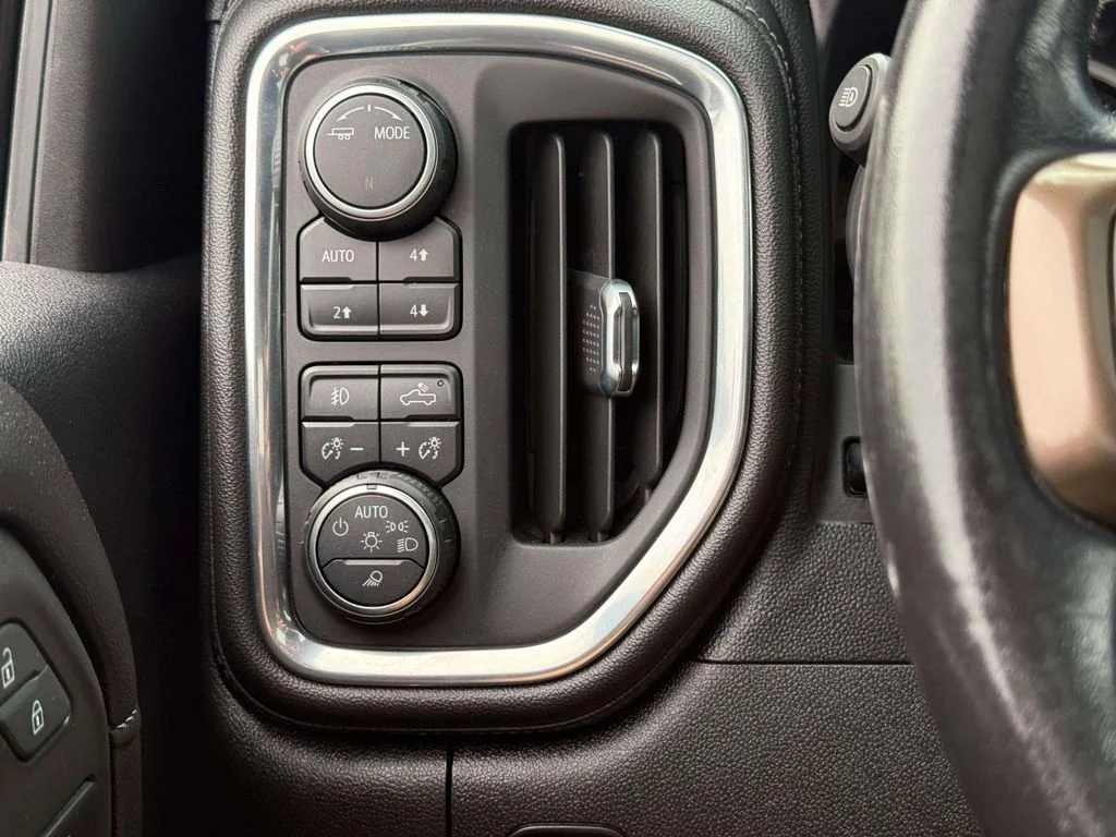 Used 2021 White Chevrolet High Country image 23