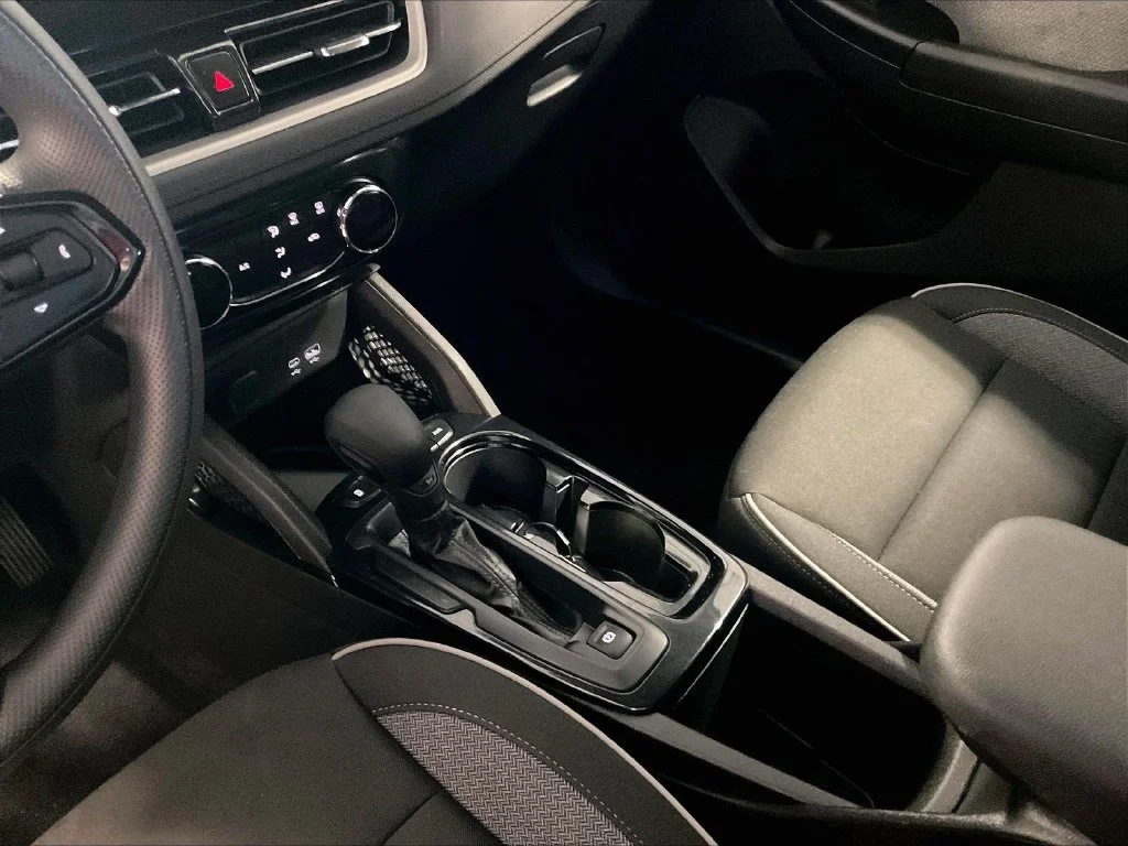 Used 2025 White Chevrolet LT image 20