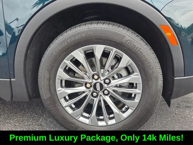Used 2025 Green Cadillac Premium Luxury image 9