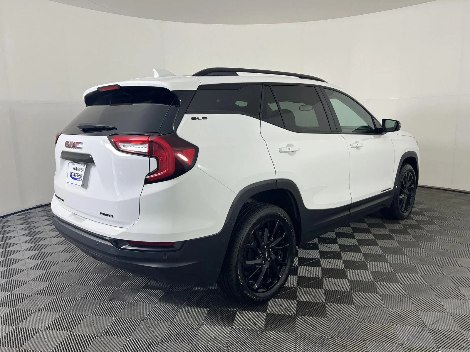 Used 2024 Summit White GMC SLE image 24