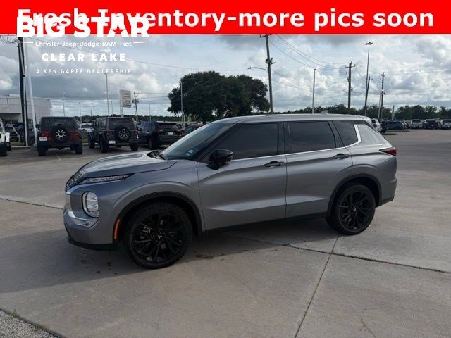 2023 Mitsubishi Outlander SE Black Edition 2WD's photo