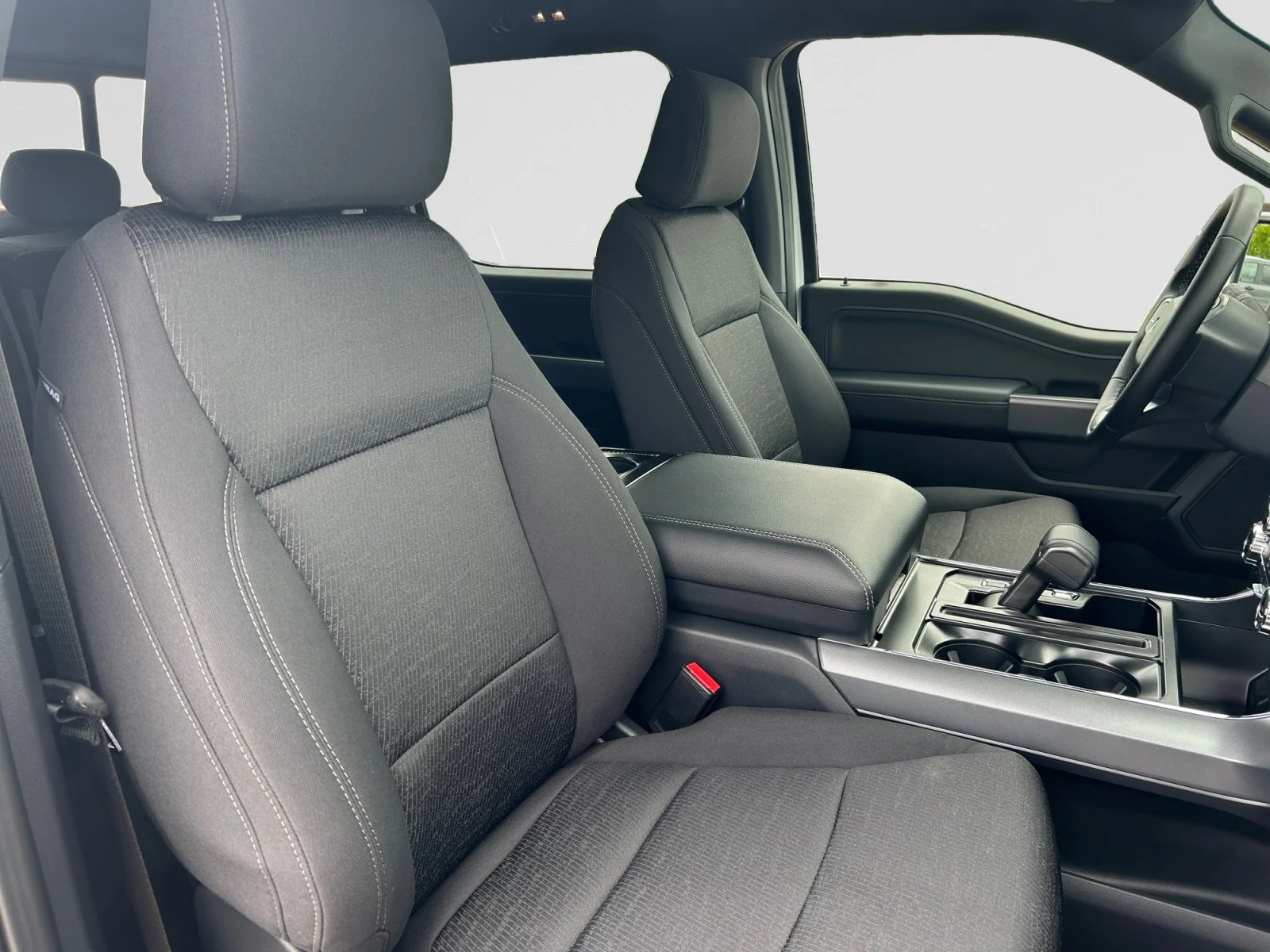 New 2026 Oxford White Ford XLT image 12