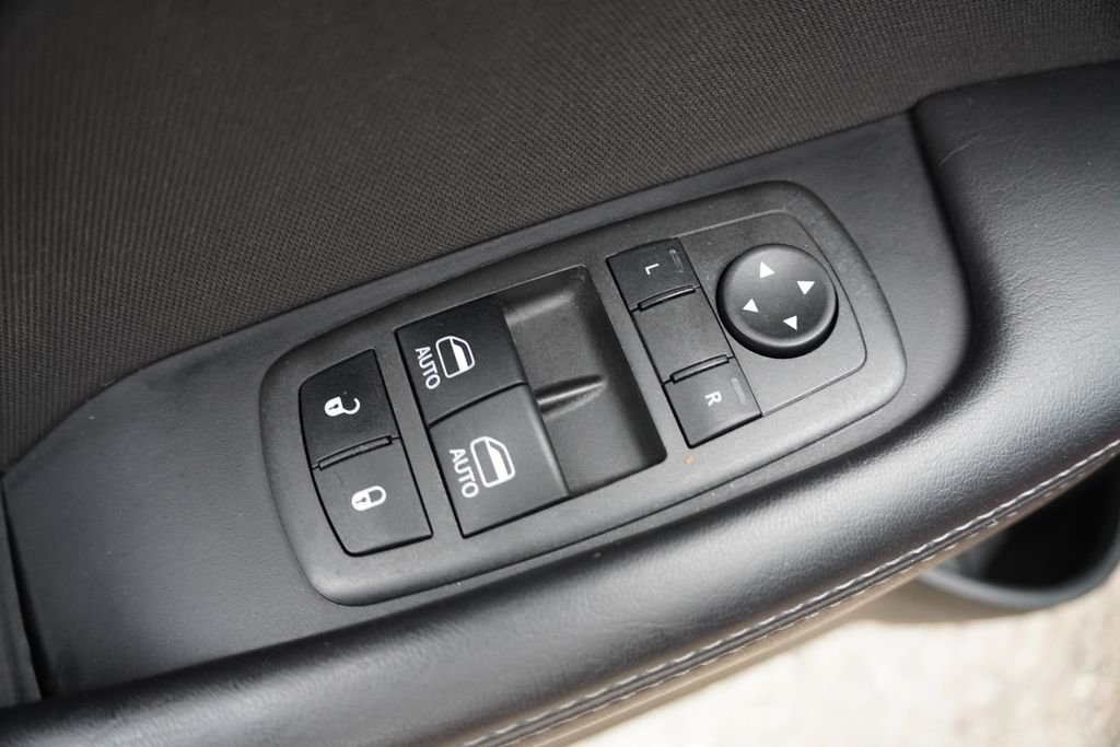 Used 2022 Red Dodge SXT image 17