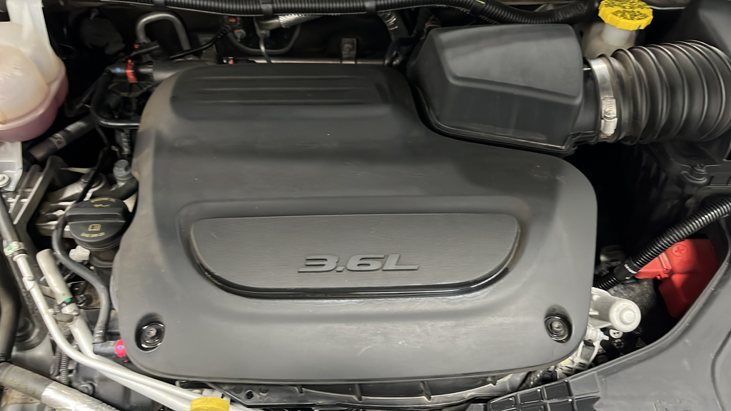 Used 2024 Silver Mist Clearcoat Chrysler Touring L image 28