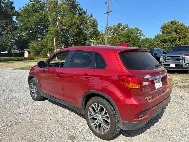 Used 2018 Red Mitsubishi 2.0 ES image 10